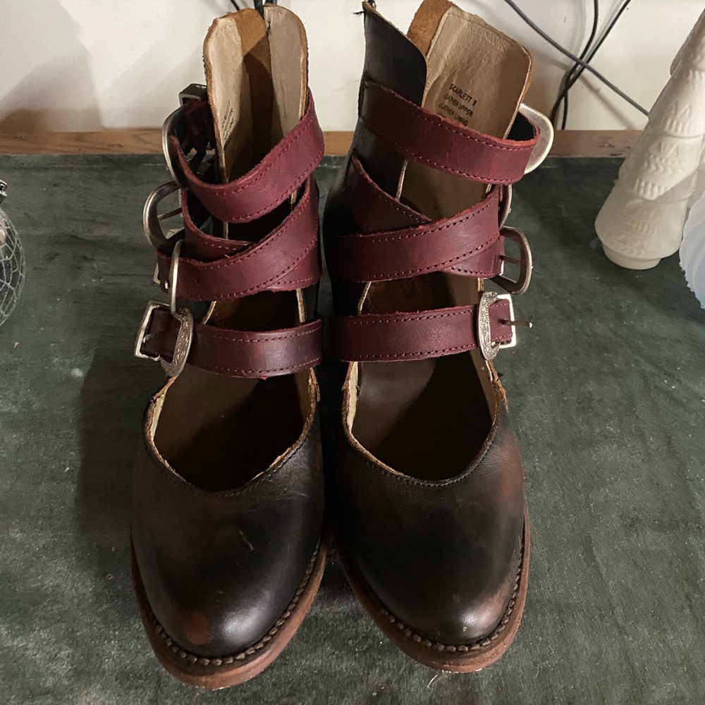 Freebird Scarlet size 8 Merlot